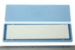 Spyderco- Bench Stone Fine -KNIVESANDTOOLS Sales SP302F 04 spyderco keramische slijpsteen fijn sp302f d4