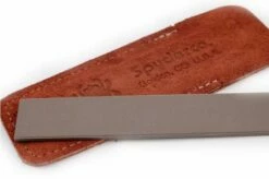 Spyderco 303M Pocket Stone Medium Grit 7 Spyderco 303M Pocket Stone Medium Grit -KNIVESANDTOOLS Sales SP303M 02 spyderco 303m slijpsteen d2