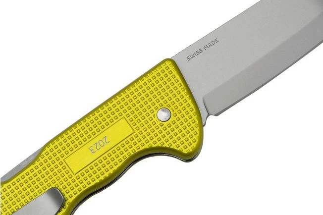 Victorinox Hunter Pro Alox Limited Edition 2023, 0.9415.L23 Electric Yellow, Hunter Pocket Knife 7 Victorinox Hunter Pro Alox Limited Edition 2023, 0.9415.L23 Electric Yellow, Hunter Pocket Knife - Image 5