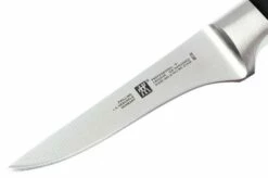 Zwilling J.A. Henckels Professional "S" Paring Knife 6 Cm (2,75") -KNIVESANDTOOLS Sales ZW31020 060 02 zwilling professional s 31020 16 groentemesje d2
