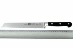 Zwilling J.A. Henckels Professional "S" Bread Knife 20 Cm (8") -KNIVESANDTOOLS Sales ZW31026 200 04 zwilling professional s 31026 200 broodmes d4